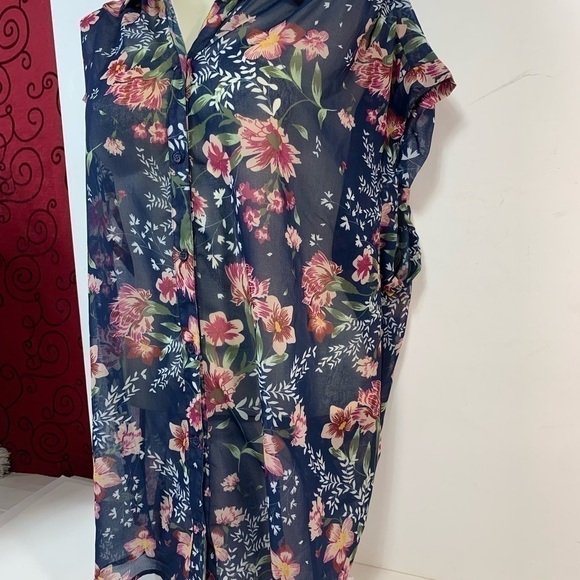 Design Lab by L&T Sheer Floral Blouse - Picture 3 of 6